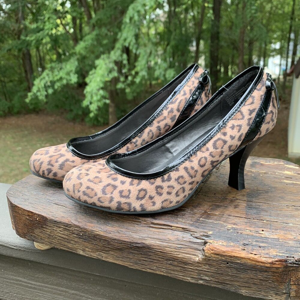 Jellypop Jennie Leopard Kitten Heels NEW Without Box Size 6 Back Bows